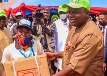 Gov. Douye Diri handing over an empowerment item to students of the Skills Acquisition and Empowerment Programme in Yenagoa
