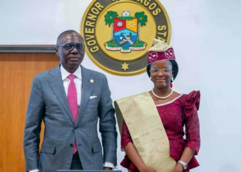 L-R: Lagos State Governor, Mr Babajide Sanwo-Olu and Winner of the Spelling Bee Y2020 competition & the One-Day Governor, Miss Jemima Marcus of Angus Memorial Secondary School, during the One-Day Governor’s visit, at the EXCO Chamber, Lagos House, Ikeja, on Monday, Dec. 20, 2021.