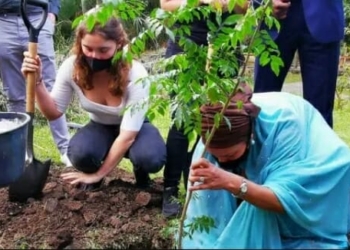 UN Photo : UN Deputy Secretary-General Amina Mohammed (right), visits the Parque de la Libertad in San José, and together with young environmentalists, plants a tree and inaugurates the UN Plaza as a symbol of the organization’s commitment to the youth of Costa Rica and the worldBy Cecilia Ologunagba