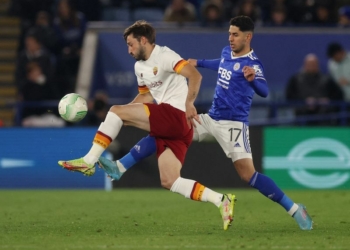 Soccer Football - Europa Conference League - Semi Final - First Leg - Leicester City v AS Roma - King Power Stadium, Leicester, Britain - April 28, 2022 AS Roma's Matias Vina in action with Leicester City's Ayoze Perez Action Images via Reuters/Paul Childs