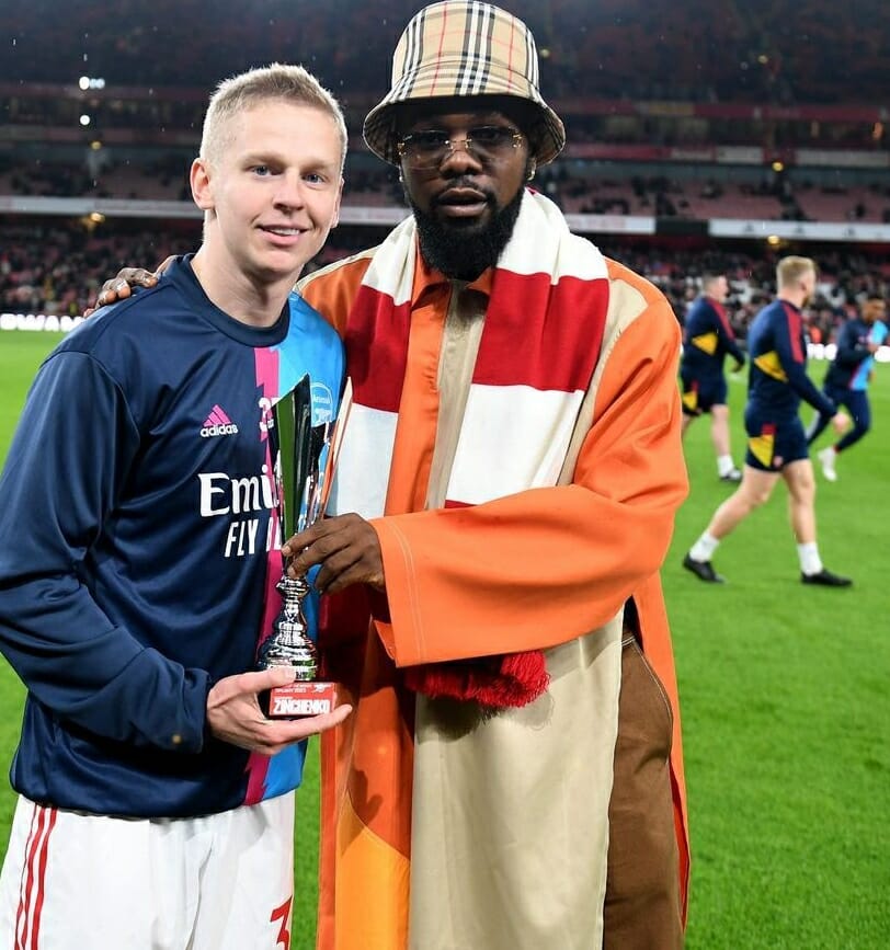 Moment Patoranking presented an award to Arsenal’s Zichenko before Man City clash last night – VIDEO