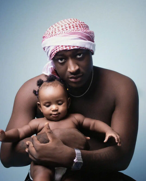 Carter Efe reacts strongly to influencer's remark about his baby's resemblance to Nigerian comedian Shank