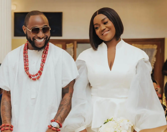 Video of Chioma threatening to report husband's cameraman to Davido causes buzz online