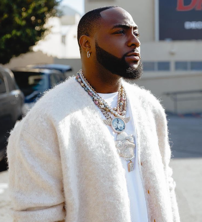 Netizens call out Davido for his copycat response on Twitter