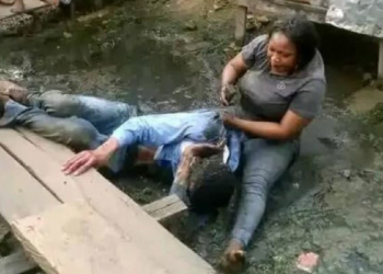 A woman said to be the deceased's mother is seen beating the suspect