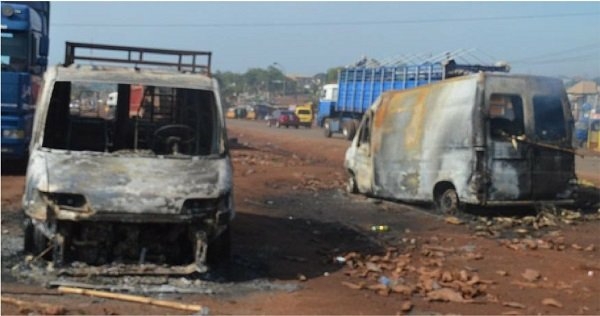 •Vehicles set on fire by irate livestock traders resisting eviction and repossession of the New Artisan market site in Enugu on Thursday. PHOTO: NAN