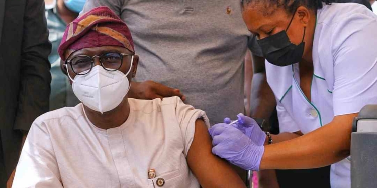 Gov Sanwo-Olu receiving  COVID-19 Vaccine at the Infectious Disease Hospital (IDH), Yaba, on Friday, March 12, 2021.