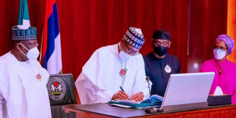 Buhari laments changes National Assembly made to 2022 budget