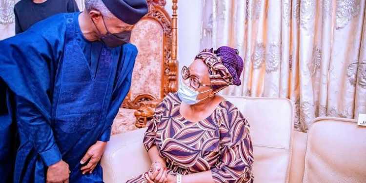 Vice President Yemi Osinbajo at the late former Governor Adebayo Alao-Akala of Oyo State [PHOTO CREDIT: @ProfOsinbajo]