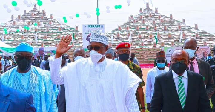 Buhari at the launch of the rice pyramid in Abuja