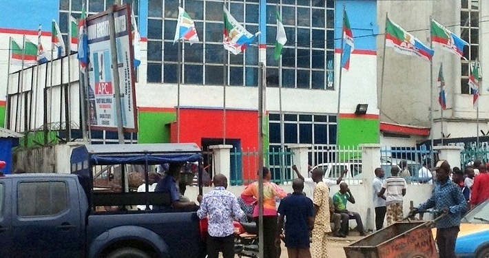BREAKING: Police take over APC secretariat as Buhari allegedly removes caretaker chair, Buni