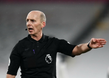 Mike Dean to stop refereeing from next season
