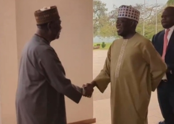 President Bola Tinubu exchanges pleasantries with the former Head of State, General Yakubu Gowon (retd) during a meeting at the Presidential Villa, Abuja.