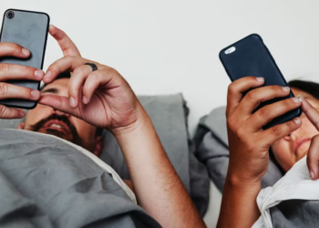 How mobile phones are destroying your relationships