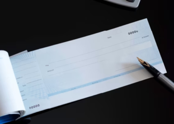 How to Withdraw Money Using a Cheque Book