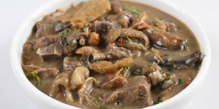 How to Prepare the Nigerian White Soup (Ofe Nsala)