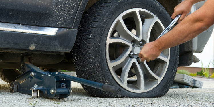 How to Replace a Flat Tire