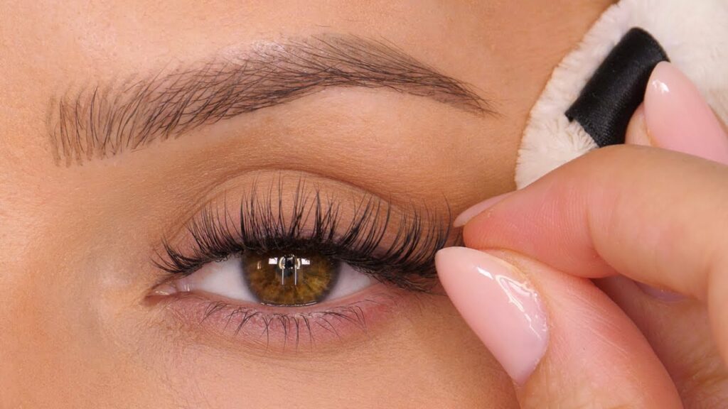 How to Apply False Eyelashes