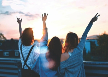 How to Make Friends While Traveling Alone