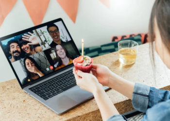 Ways to Keep in Touch With Friends and Loved Ones