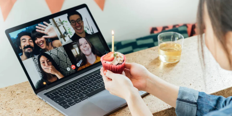 Ways to Keep in Touch With Friends and Loved Ones