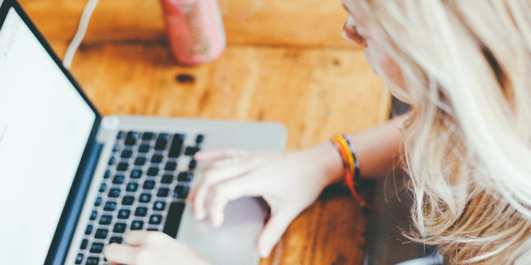 Lovers of budget dating prefer random cam chats