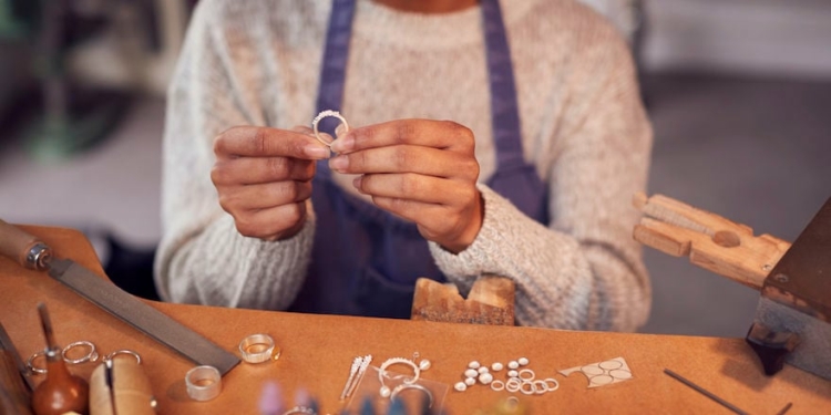 How to become a Jeweller
