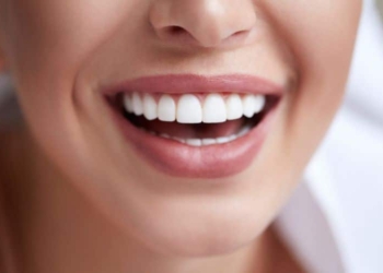 Ways to Naturally Whiten Your Teeth