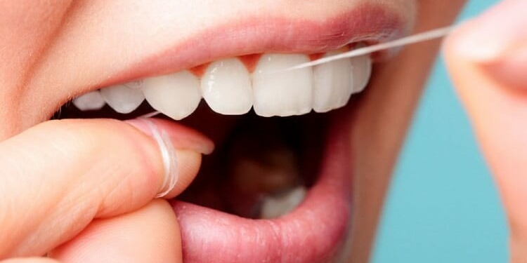 Is it Best to Floss Before or After Brushing Your Teeth?