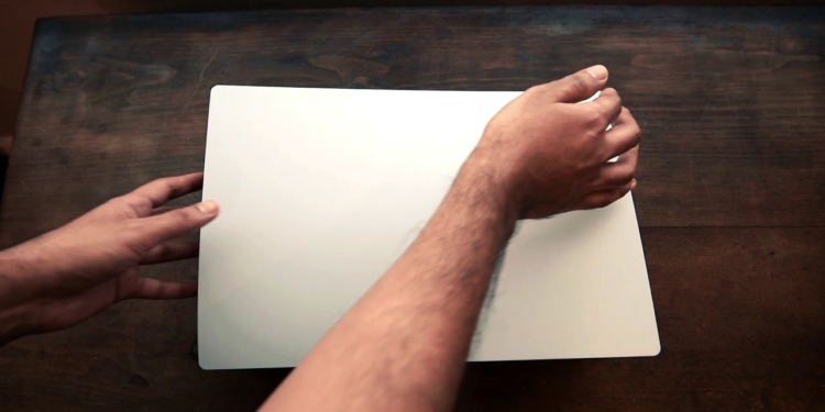 How to Remove a PS5 Cover