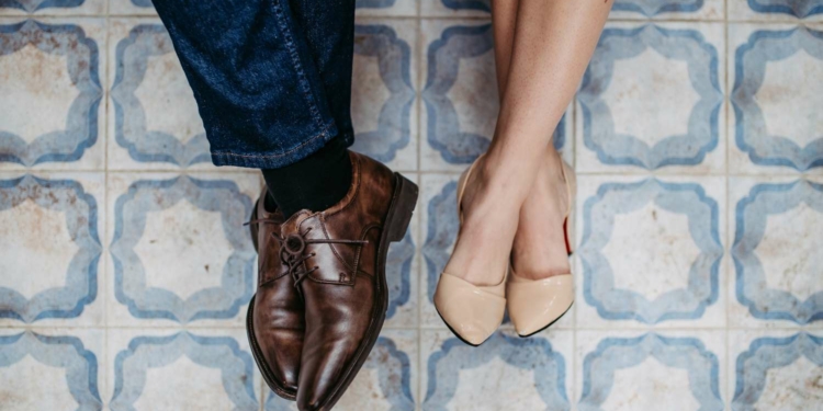 Dos and Don’ts of Dating a Coworker