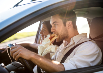 Tips to Eat Healthy While on the Road
