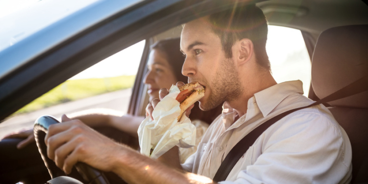 Tips to Eat Healthy While on the Road