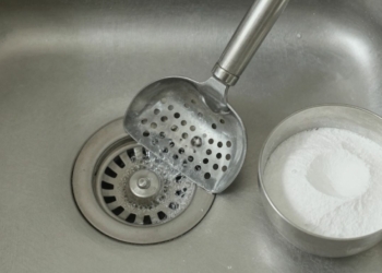 Natural drain unclogging with plunger and baking soda.