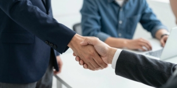 Paid vs unpaid internships comparison