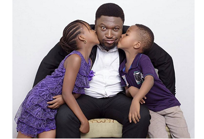 Femi Branch gets kisses from his kids