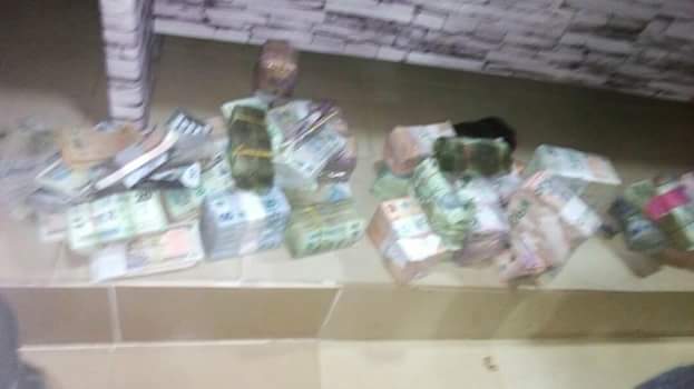 Photos: Police arrest 7 persons over illegal sale and hawking of mint Naira notes in Anambra, recovers N4,304,550. 00