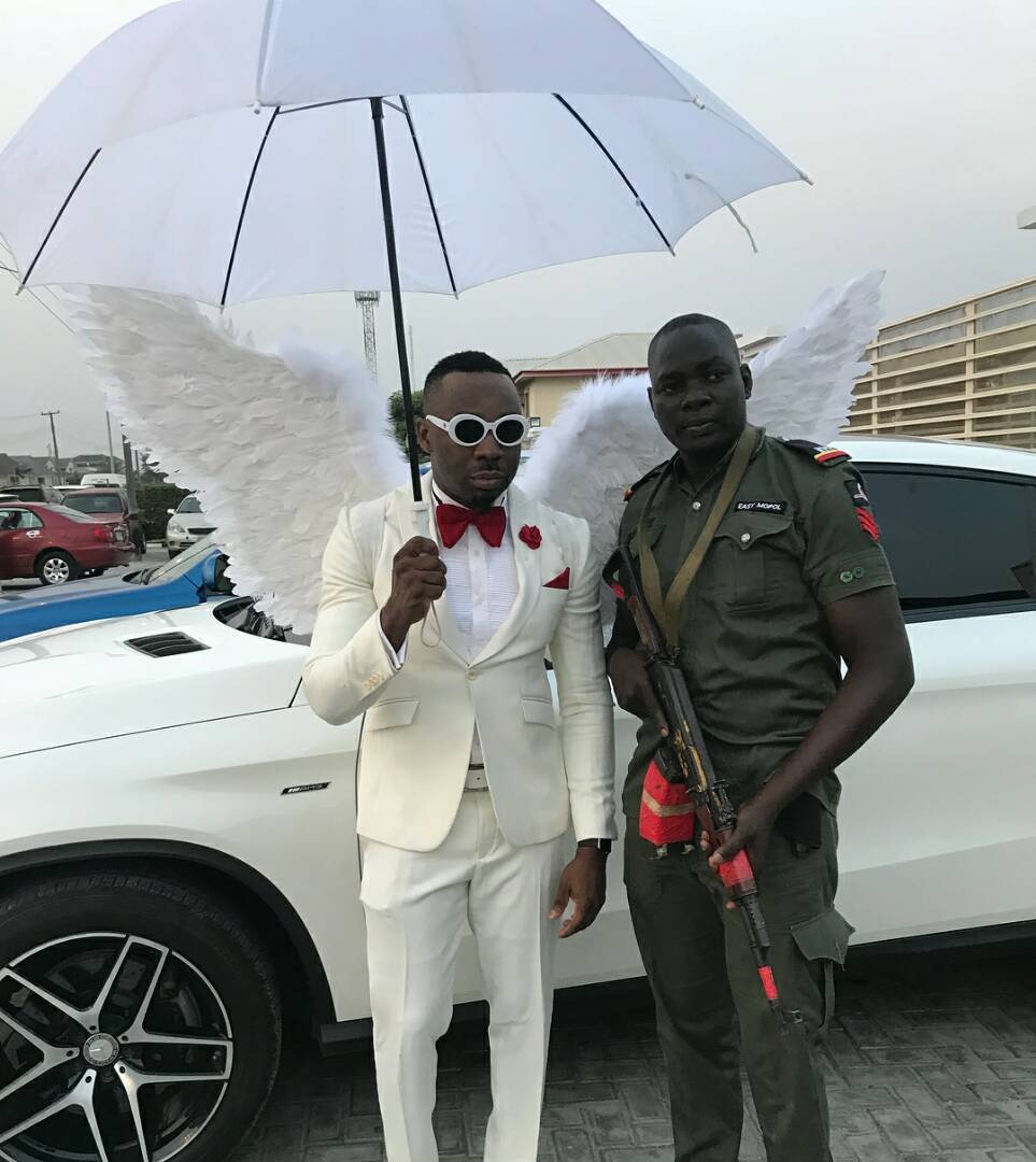 Controversial socialite, Pretty Mike, attends a wedding in Lagos dressed in an angelic costume(photos)