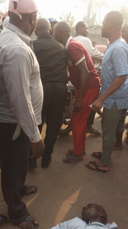 Okada man slumps after he was allegedly kicked by a policeman in Onitsha (photos)
