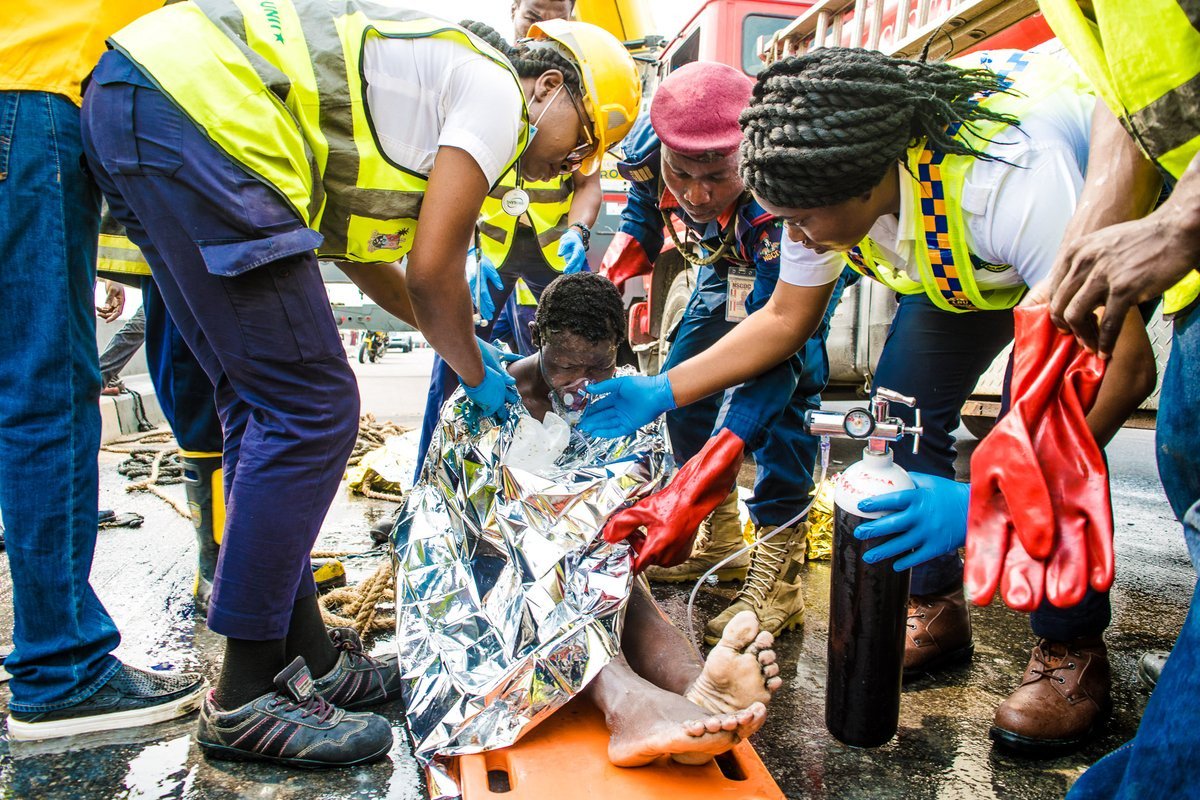 Photos: LASEMA Response Unit rescue woman trapped in the mud under Third Mainland Bridge 