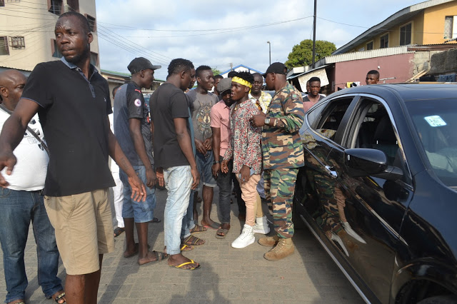 Yungsam mobbed in Ajegunle, rescued by soldiers 