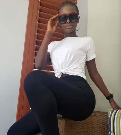 The figure on this Nigerian female model is causing men to go gaga on IG (photos)