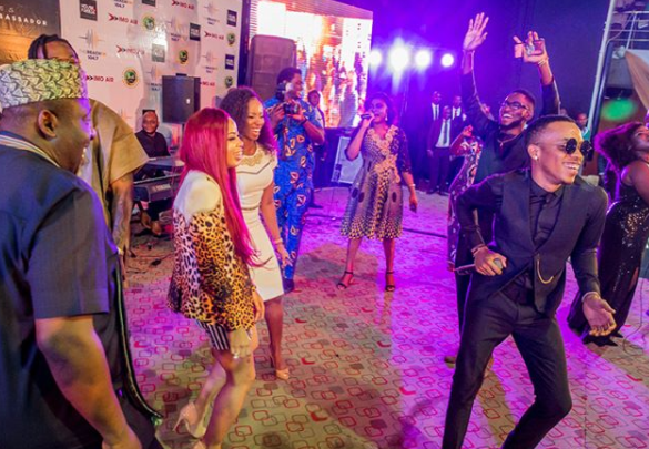 Photos: Governor Rochas Okorocha dances shaku shaku with ex- BBNaija housemates Bam Bam, Nina, Teddy A and Miracle