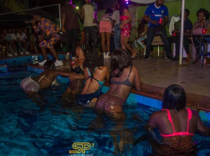 Photos: Teddy A awarded as "Best Big Brother Housemate 2018??at Super Play Pool Party