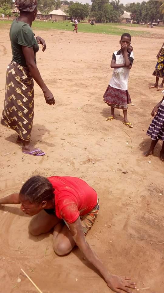  Photos: Young woman wails in grief after her only child dies at IDP camp in Benue
