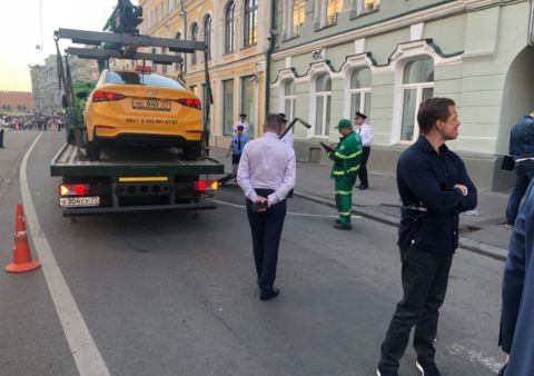Taxi ploughs into crowd of "World Cup fans" in Moscow leaving eight injured