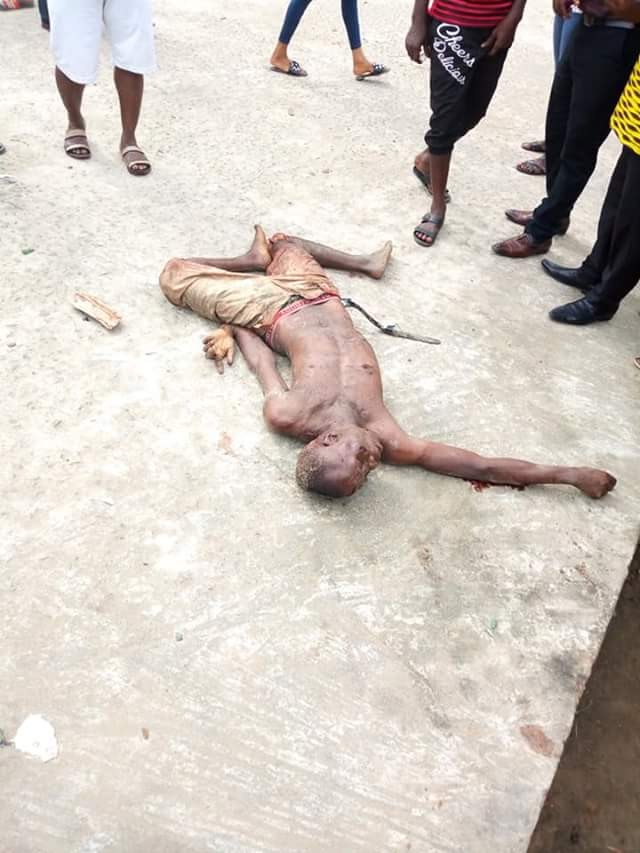 Photos: Two suspected armed robbers beaten to death by irate mob in Bayelsa
