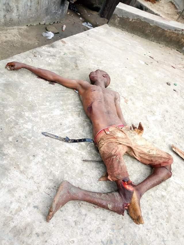 Photos: Two suspected armed robbers beaten to death by irate mob in Bayelsa