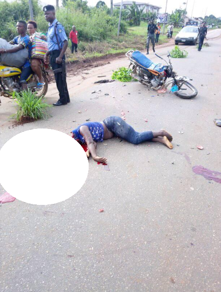 Decapitated body of a woman found in the middle of the road in Delta state (graphic photos)