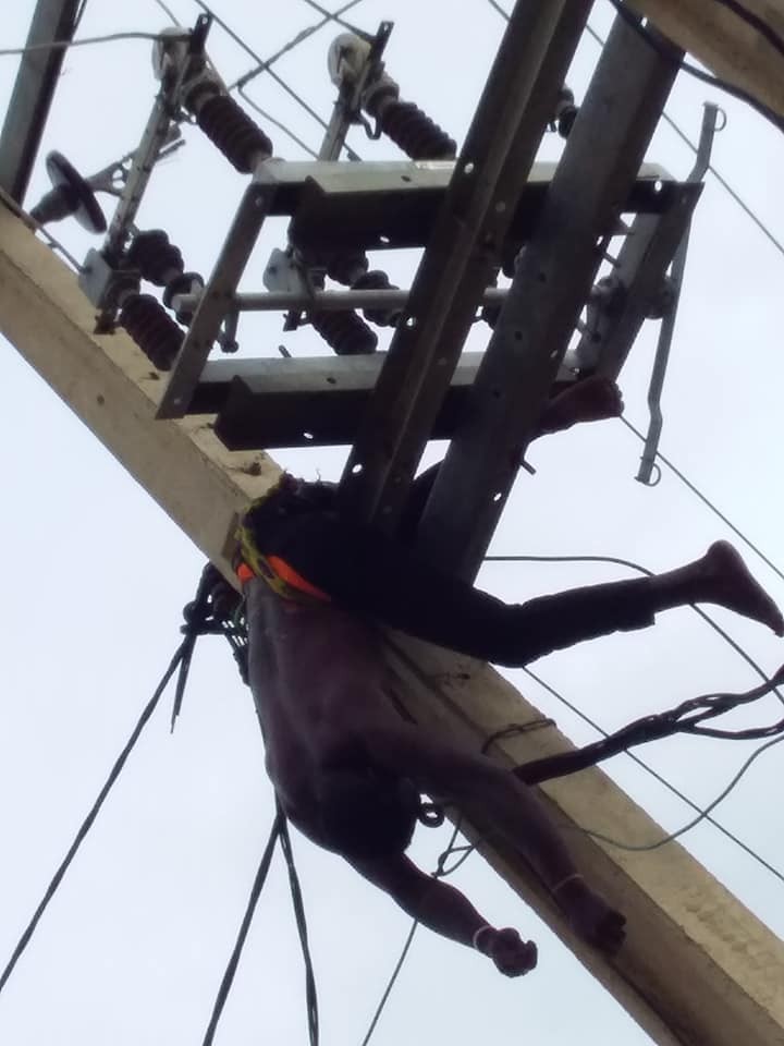 Graphic: Thief with charm in his mouth electrocuted while trying to steal copper in Abuja